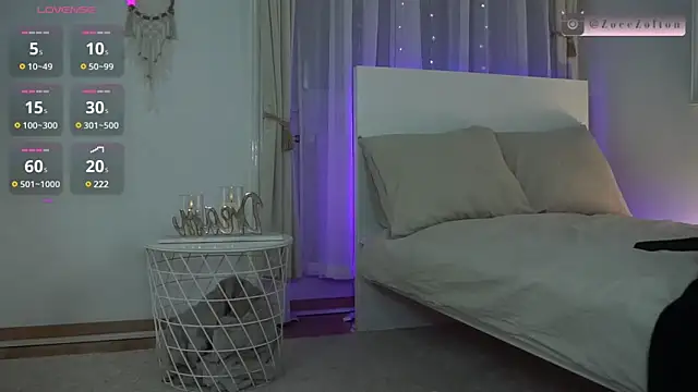 Snapshot of ZoeeZolton chatting on February 23, 2025, 7:49 pm ZoeeZolton online show from February 23, 2025, 7:49 pm