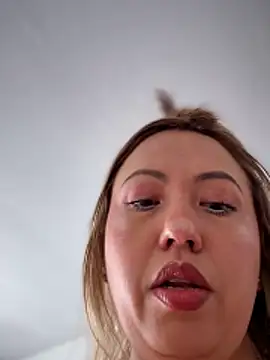 Snapshot of VIOLETA-25_ chatting on April 21, 2026, 3:07 pm VIOLETA-25 online show from April 21, 2026, 3:07 pm