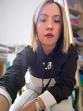Snapshot of VIOLETA-25_ chatting on June 2, 2026, 3:45 pm VIOLETA-25 online show from June 2, 2026, 3:45 pm