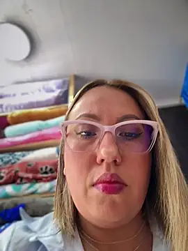 Snapshot of VIOLETA-25_ chatting on June 24, 2026, 3:43 pm VIOLETA-25 online show from June 24, 2026, 3:43 pm