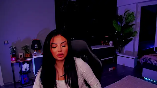 Snapshot of anemarieejolie chatting on February 28, 2026, 6:18 pm anemarieejolie online show from February 28, 2026, 6:18 pm