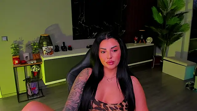 Snapshot of anemarieejolie chatting on April 25, 2026, 5:32 pm anemarieejolie online show from April 25, 2026, 5:32 pm