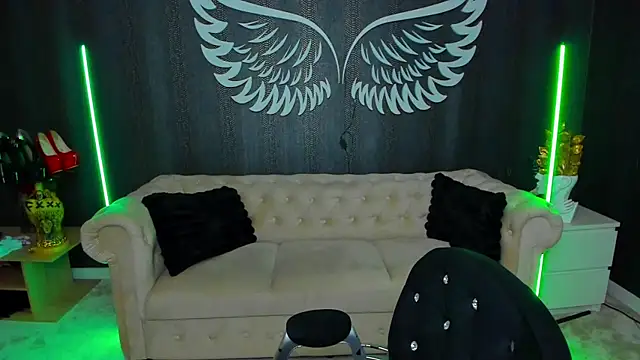 Snapshot of anemarieejolie chatting on November 14, 2025, 6:44 pm anemarieejolie online show from November 14, 2025, 6:44 pm