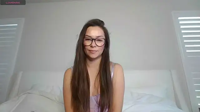 mixedasiangirl online show from November 4, 2025, 8:01 pm