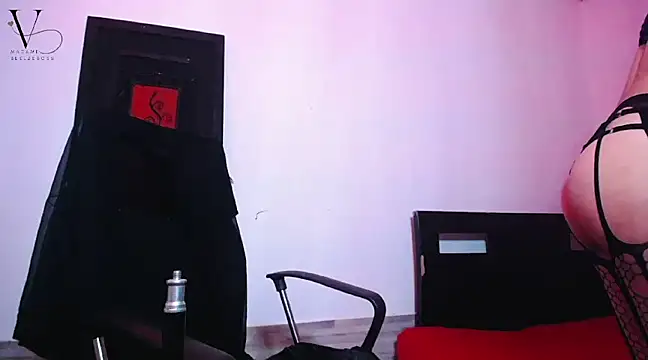 Snapshot of Madamebeelzeboss chatting on December 12, 2024, 1:21 am Madamebeelzeboss online show from December 12, 2024, 1:21 am