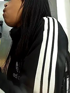 bonnie 18x online show from November 7, 2025, 11:52 pm