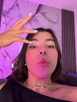 luccianagreyy online show from July 6, 2026, 3:03 pm