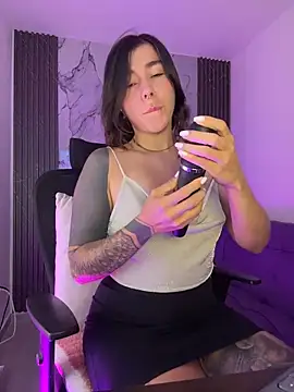 luccianagreyy online show from June 19, 2026, 11:38 am