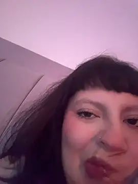 Snapshot of PoliBenett_ chatting on May 26, 2026, 9:46 pm PoliBenett online show from May 26, 2026, 9:46 pm
