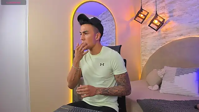 Aron Bolt online show from April 6, 2026, 11:17 pm