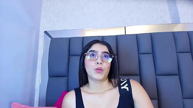 Snapshot of Amy_wats0n chatting on May 4, 2026, 7:06 pm Amy wats0n online show from May 4, 2026, 7:06 pm