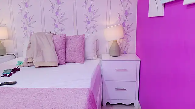 HazelMoret online show from October 3, 2025, 11:45 am