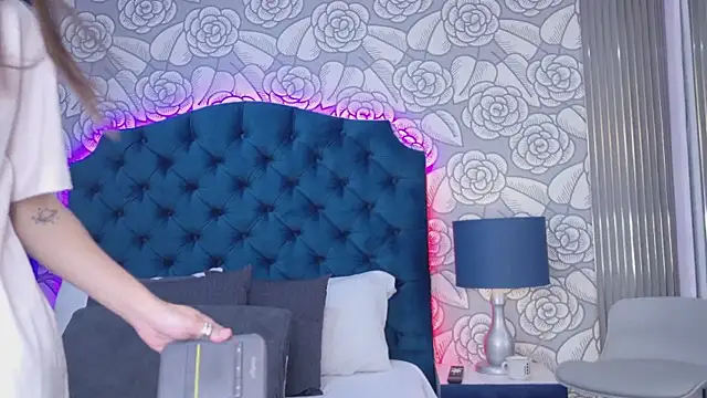 HazelMoret online show from March 27, 2026, 3:04 am