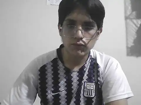 Snapshot of HardDick2 chatting on June 28, 2026, 1:45 am HardDick2 online show from June 28, 2026, 1:45 am
