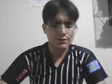 Snapshot of HardDick2 chatting on July 17, 2026, 5:04 am HardDick2 online show from July 17, 2026, 5:04 am