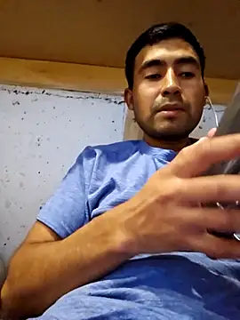 Snapshot of Axeltu77 chatting on June 23, 2026, 1:14 am Axeltu77 online show from June 23, 2026, 1:14 am