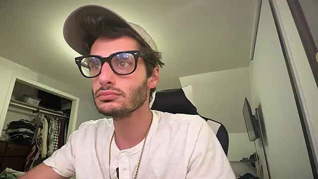 Snapshot of Dylansd chatting on December 16, 2024, 1:31 am Dylansd online show from December 16, 2024, 1:31 am