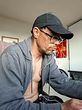 Snapshot of mileflav0r chatting on April 29, 2026, 5:33 am mileflav0r online show from April 29, 2026, 5:33 am