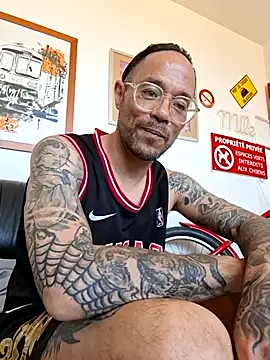 Snapshot of mileflav0r chatting on April 21, 2026, 12:56 pm mileflav0r online show from April 21, 2026, 12:56 pm