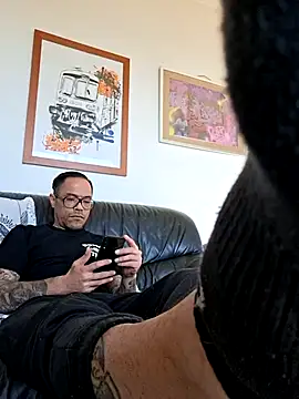 Snapshot of mileflav0r chatting on April 14, 2026, 7:02 am mileflav0r online show from April 14, 2026, 7:02 am