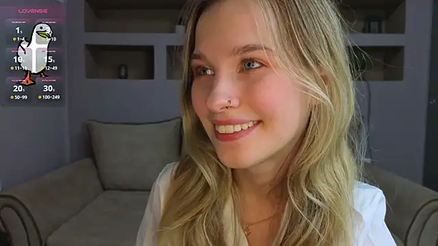 Snapshot of LinaCristonsen chatting on November 23, 2025, 3:44 pm LinaCristonsen online show from November 23, 2025, 3:44 pm