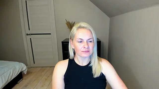 Snapshot of Alicee_Gracee chatting on October 14, 2025, 6:52 pm Alicee Gracee online show from October 14, 2025, 6:52 pm