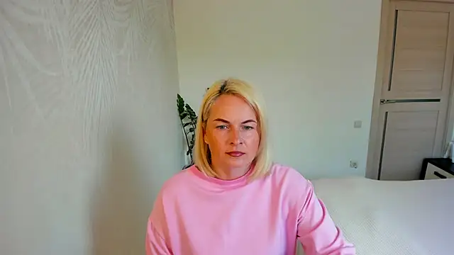 Snapshot of Alicee_Gracee chatting on June 21, 2026, 8:20 am Alicee Gracee online show from June 21, 2026, 8:20 am
