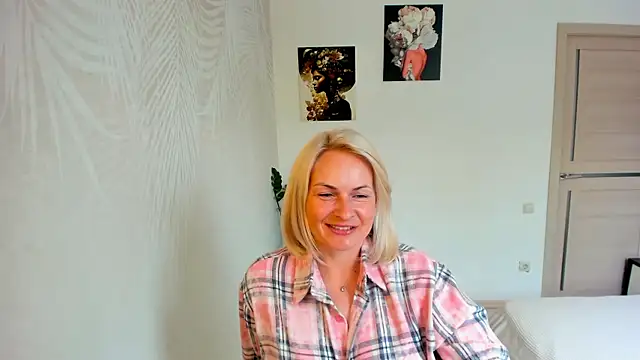 Snapshot of Alicee_Gracee chatting on July 5, 2026, 9:49 am Alicee Gracee online show from July 5, 2026, 9:49 am