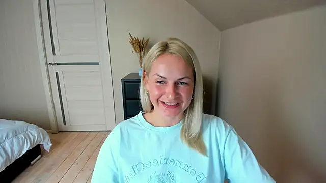 Snapshot of Alicee_Gracee chatting on October 13, 2025, 8:38 am Alicee Gracee online show from October 13, 2025, 8:38 am