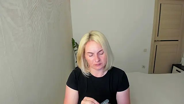 Snapshot of Alicee_Gracee chatting on June 20, 2026, 5:40 pm Alicee Gracee online show from June 20, 2026, 5:40 pm