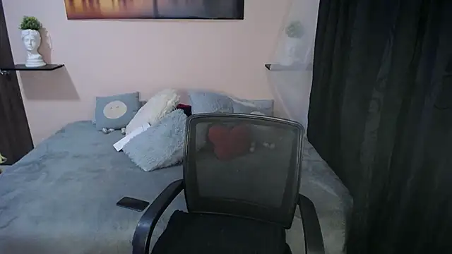 cristal-evanns online show from December 13, 2024, 2:10 am