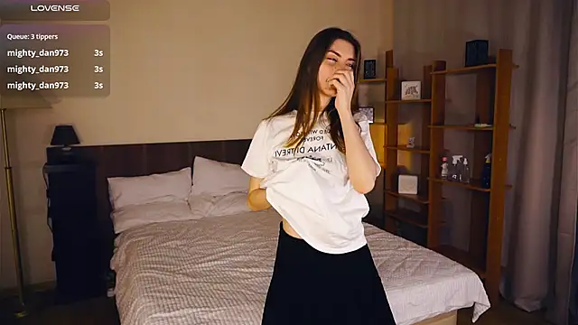 ErleneBrookfield online show from January 23, 2025, 5:13 am