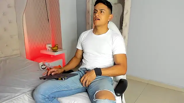 Lucii fer  online show from February 1, 2026, 11:52 am