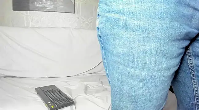 Lucii fer  online show from March 20, 2025, 5:25 pm