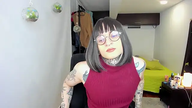 Snapshot of ShiiraVelkor chatting on December 15, 2025, 10:10 am ShiiraVelkor online show from December 15, 2025, 10:10 am