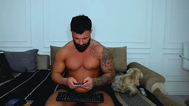 Snapshot of UrsuKing chatting on February 7, 2025, 7:38 pm UrsuKing online show from February 7, 2025, 7:38 pm