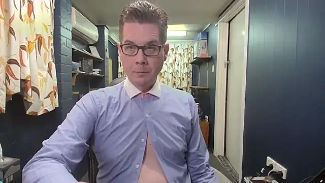 tilobinder online show from November 15, 2025, 1:37 pm