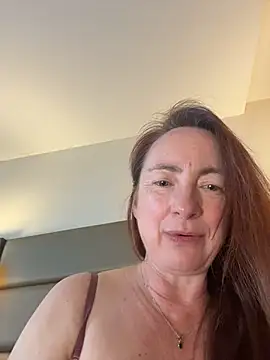 LouiseTswing online show from April 2, 2026, 2:35 pm