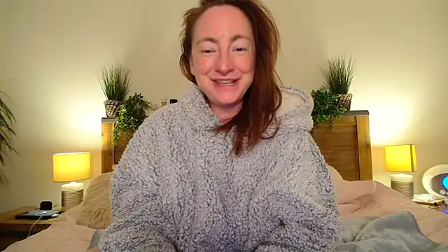 Snapshot of LouiseTswing chatting on March 6, 2025, 7:54 pm LouiseTswing online show from March 6, 2025, 7:54 pm