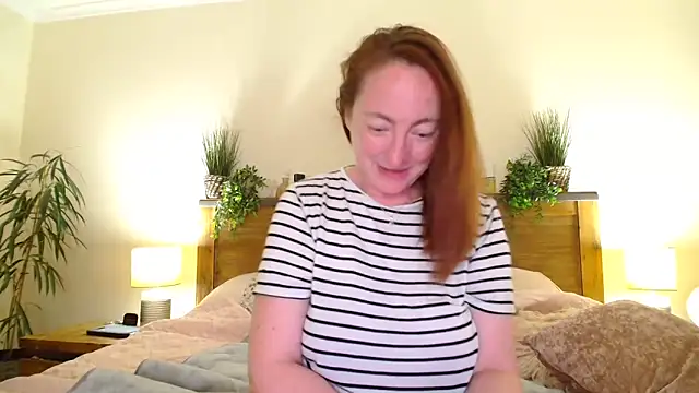 Snapshot of LouiseTswing chatting on March 13, 2025, 8:11 pm LouiseTswing online show from March 13, 2025, 8:11 pm