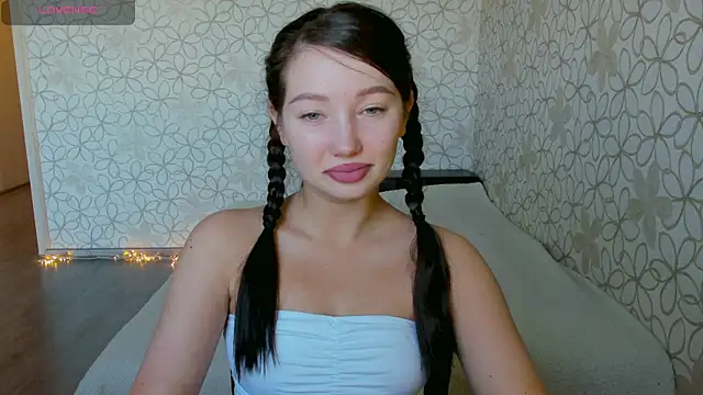 Snapshot of Lissa_Cristal chatting on May 19, 2026, 12:12 pm Lissa Cristal online show from May 19, 2026, 12:12 pm