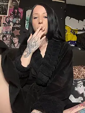 MissMidnightUK online show from February 13, 2026, 12:32 am