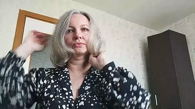 EdithManning online show from May 21, 2026, 6:00 am