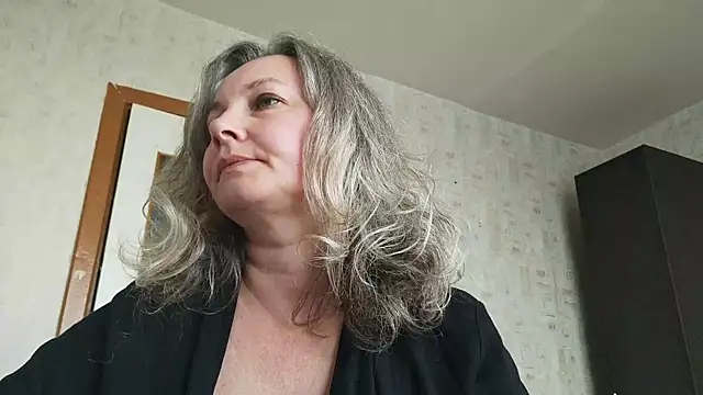 EdithManning online show from June 5, 2026, 5:12 am