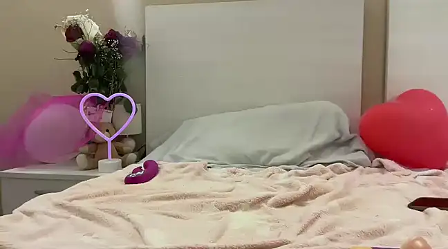 Lily-Belle online show from February 19, 2025, 7:48 pm