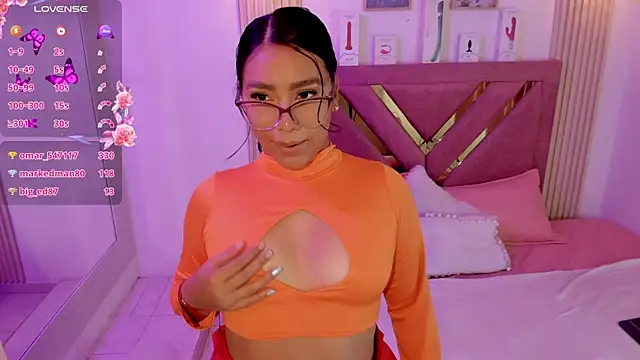 Snapshot of Sofi_booty chatting on March 15, 2025, 2:12 pm Sofi booty online show from March 15, 2025, 2:12 pm
