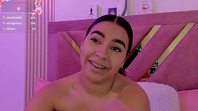 Snapshot of Sofi_booty chatting on February 7, 2025, 5:18 pm Sofi booty online show from February 7, 2025, 5:18 pm