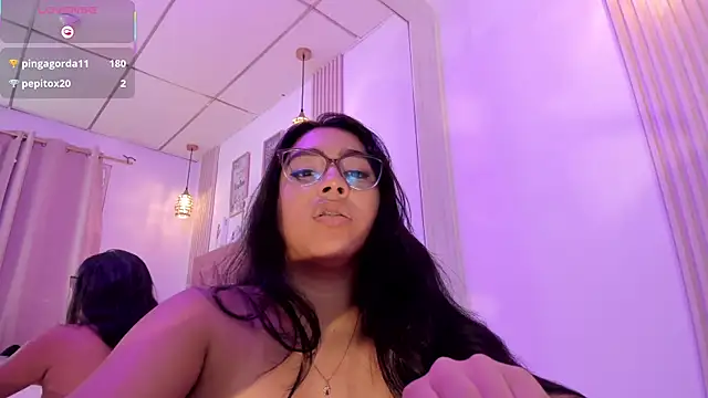 Snapshot of Sofi_booty chatting on March 11, 2025, 2:18 pm Sofi booty online show from March 11, 2025, 2:18 pm