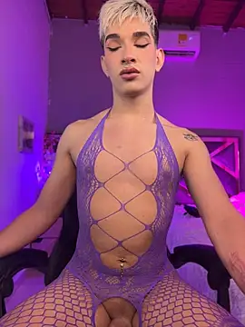 Cherry zayden  online show from May 12, 2026, 9:10 pm