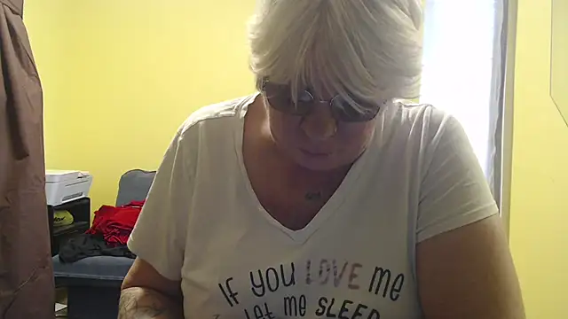 canadiancougar1965 online show from December 15, 2025, 4:02 pm